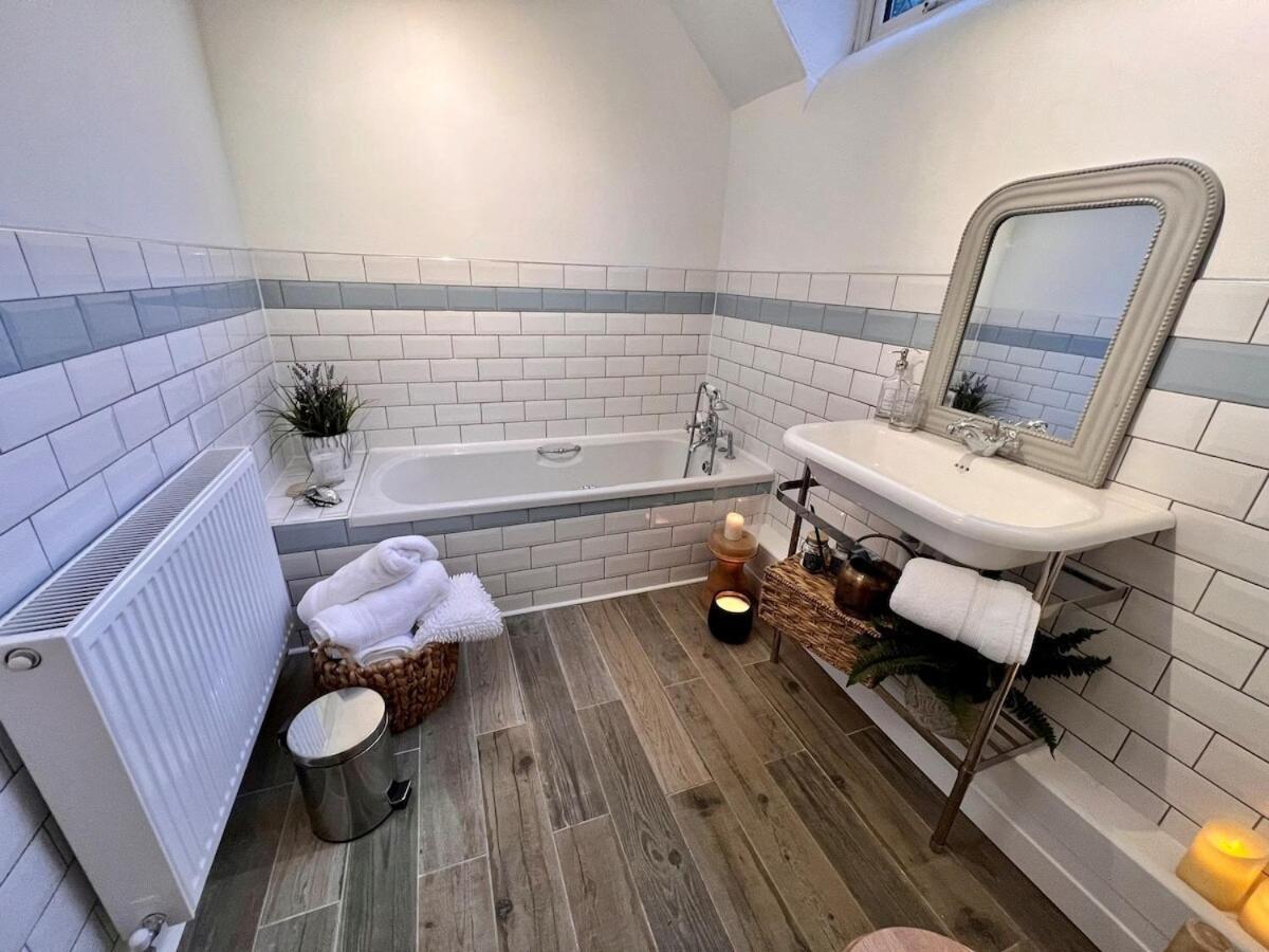 6 - Central Location - Entire House - Free Parking Merthyr Tydfil Esterno foto