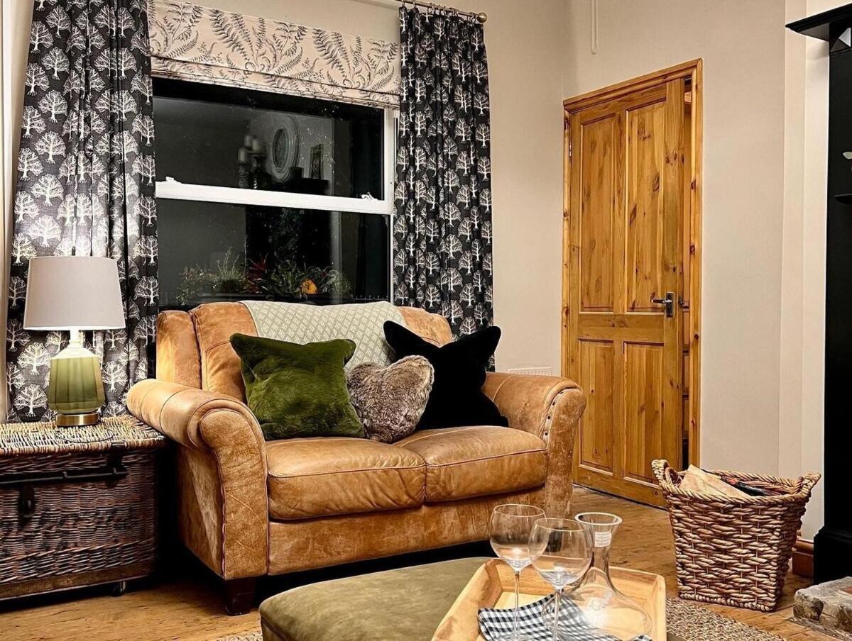 6 - Central Location - Entire House - Free Parking Merthyr Tydfil Esterno foto